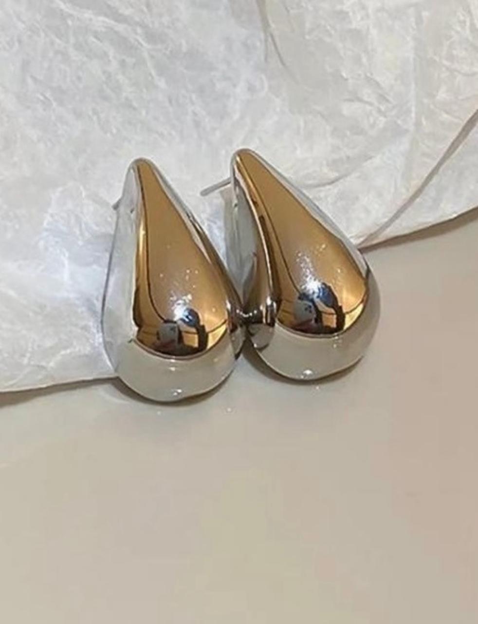 Inspired Stylish Teardrop Earrings – Silver Plated